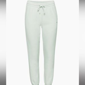 Aritzia Cozy Fleece Boyfriend Sweatpant fits a little big like an S